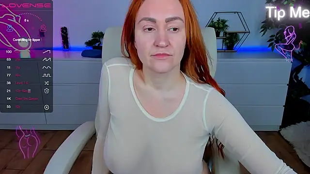 Kamilla Hot online show from November 2025 06:28:01 AM