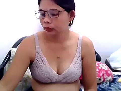 Snapshot of pinay_milfxx chatting on February 2025 12:37:01 AM pinay milfxx online show from February 2025 12:37:01 AM