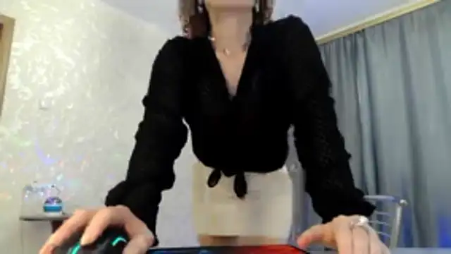 Snapshot of elenaza chatting on May 2026 10:11:02 AM elenaza online show from May 2026 10:11:02 AM