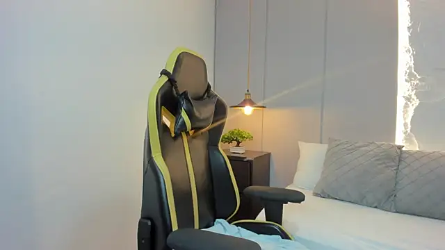 isabella florez online show from March 2026 12:04:02 PM