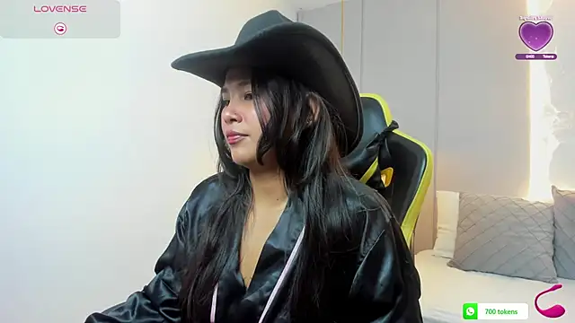 isabella florez online show from April 2026 02:02:02 AM