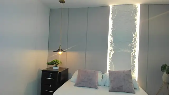 isabella florez online show from April 2026 02:29:02 AM