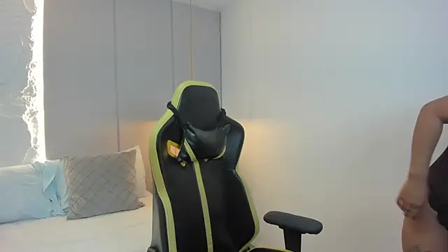 isabella florez online show from March 2026 11:54:01 AM