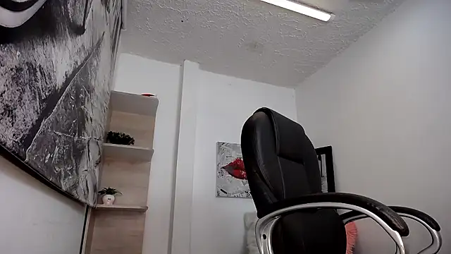 Hana    online show from January 2026 11:33:02 PM