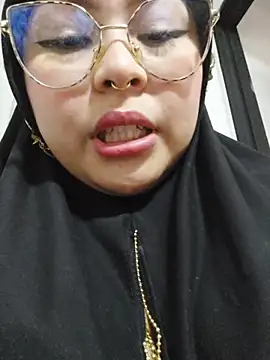 Hana    online show from April 2026 11:28:01 PM