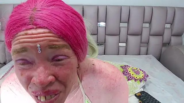 Snapshot of Kittywhiteass chatting on October 2025 10:06:01 PM Kittywhiteass online show from October 2025 10:06:01 PM