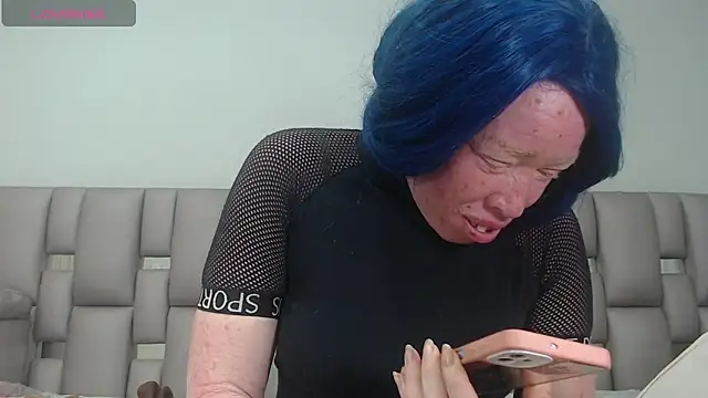 Kittywhiteass online show from October 2025 12:33:01 AM