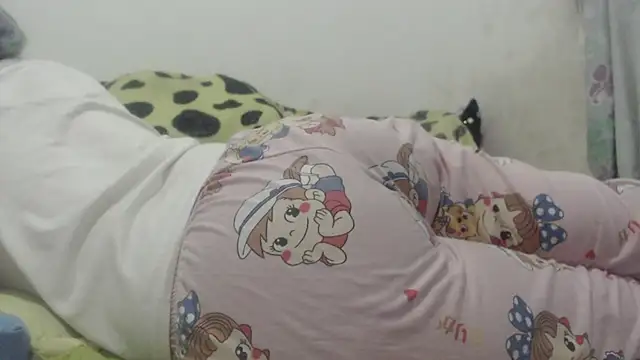Kittywhiteass online show from February 2025 08:38:01 AM