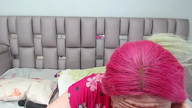 Snapshot of Kittywhiteass chatting on October 2025 11:14:01 PM Kittywhiteass online show from October 2025 11:14:01 PM