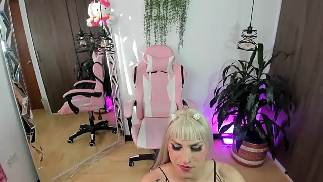 queenramoona-hot online show from April 2026 09:30:01 PM