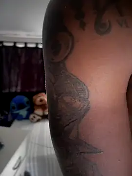 Snapshot of blackdrey18 chatting on November 2025 01:33:02 PM blackdrey18 online show from November 2025 01:33:02 PM