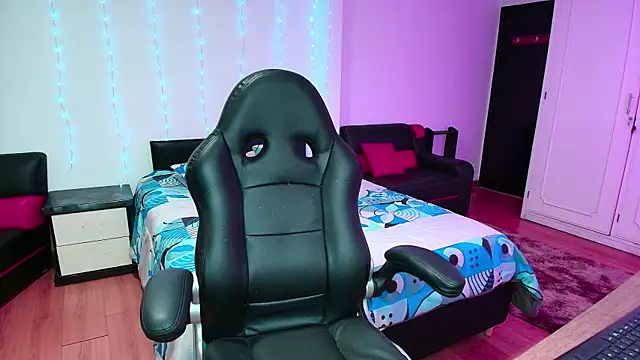 yesie hot online show from December 2025 12:22:02 AM