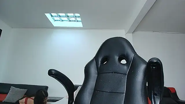 yesie hot online show from February 2026 01:19:01 PM