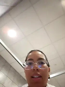 Snapshot of SheenaBrooke chatting on October 2025 04:03:01 PM SheenaBrooke online show from October 2025 04:03:01 PM