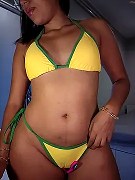 Snapshot of SheenaBrooke chatting on December 2025 03:40:01 AM SheenaBrooke online show from December 2025 03:40:01 AM