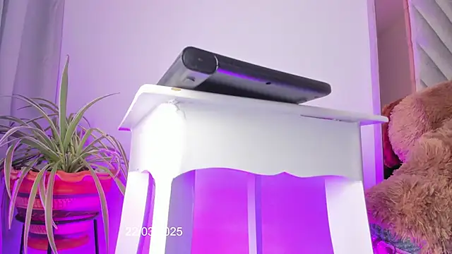 Snapshot of Coral_Princex chatting on March 2025 09:42:02 PM Coral Princex online show from March 2025 09:42:02 PM