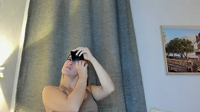 Assh lee  online show from October 2025 01:25:01 PM