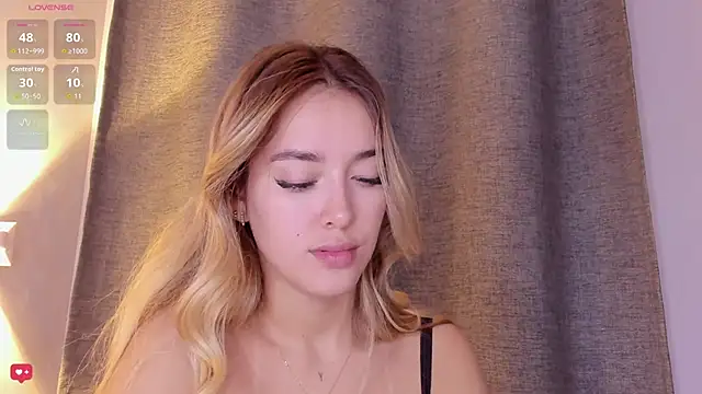 Assh lee  online show from October 2025 12:59:01 PM