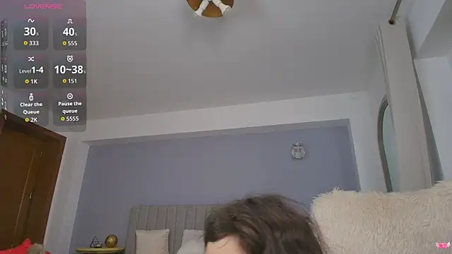 Anna Lewis online show from November 2025 07:18:02 PM