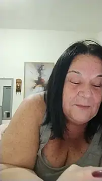 Yaya Mineira online show from July 2026 11:01:01 PM