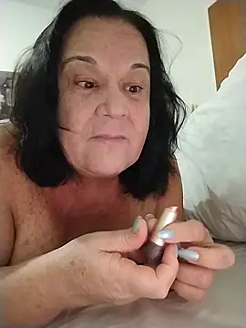 Snapshot of Yaya_Mineira chatting on May 2026 10:18:02 PM Yaya Mineira online show from May 2026 10:18:02 PM