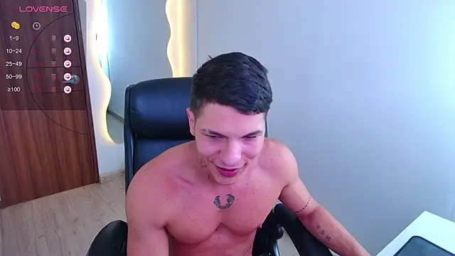 Snapshot of harrisoncuper chatting on April 2026 08:48:02 PM harrisoncuper online show from April 2026 08:48:02 PM