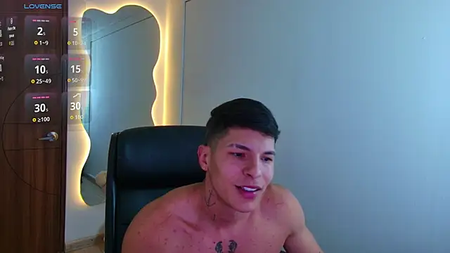 Snapshot of harrisoncuper chatting on May 2026 02:31:01 AM harrisoncuper online show from May 2026 02:31:01 AM