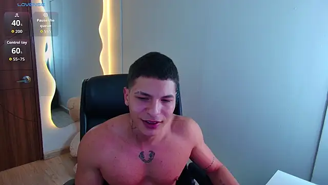 Snapshot of harrisoncuper chatting on June 2026 10:15:01 PM harrisoncuper online show from June 2026 10:15:01 PM