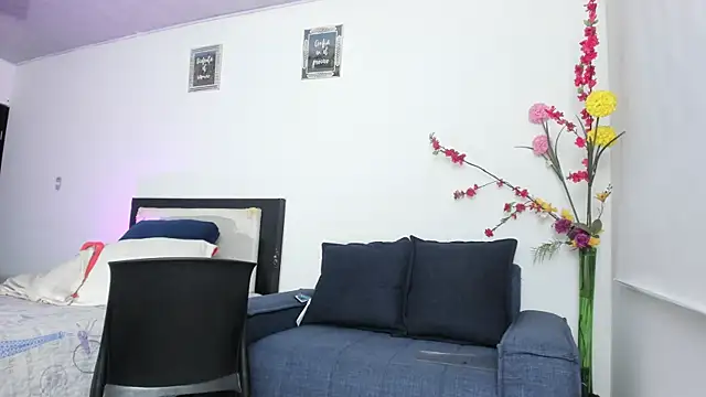 alicia rouusel online show from December 2025 01:50:02 AM