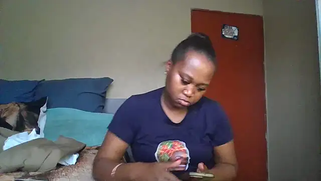 Snapshot of EbonySeductressx chatting on October 2025 12:06:01 PM EbonySeductressx online show from October 2025 12:06:01 PM
