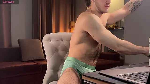 Snapshot of Louis_Karlos chatting on February 2026 04:21:01 AM Louis Karlos online show from February 2026 04:21:01 AM