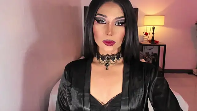 Snapshot of MaxxineMorenaTs chatting on October 2025 07:22:02 PM MaxxineMorenaTs online show from October 2025 07:22:02 PM