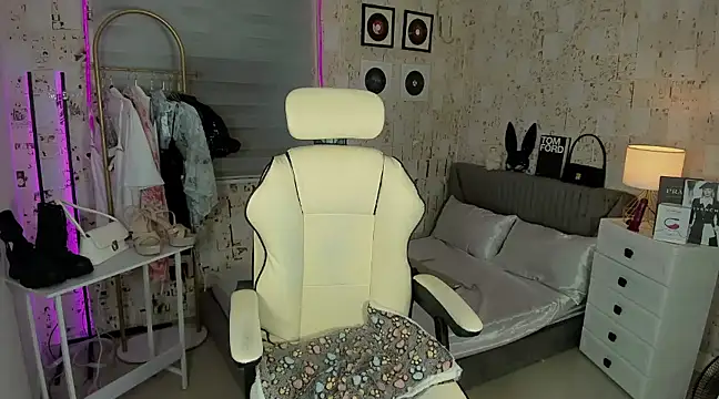 AlexandraMooree online show from March 2025 12:52:01 PM