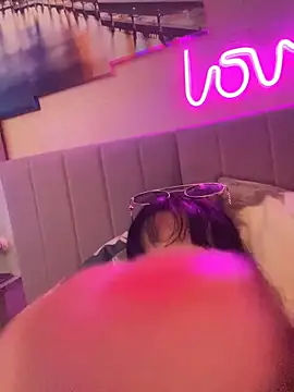 Snapshot of Lolaley2 chatting on November 2025 05:33:01 AM Lolaley2 online show from November 2025 05:33:01 AM