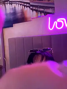 Snapshot of Lolaley2 chatting on December 2025 04:24:01 AM Lolaley2 online show from December 2025 04:24:01 AM