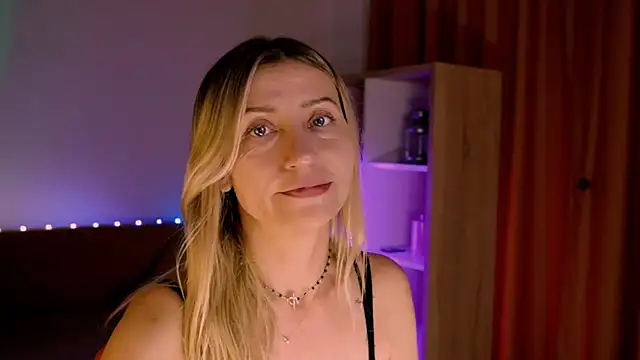 ZoeGrant online show from April 2026 05:38:02 PM