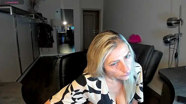 ZoeGrant online show from February 2026 06:32:02 PM