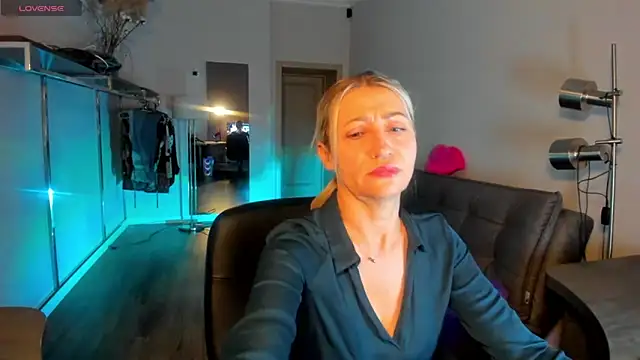 ZoeGrant online show from February 2026 09:48:01 PM