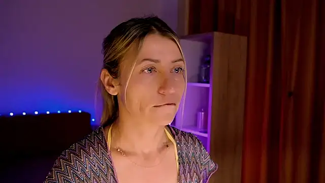 ZoeGrant online show from April 2026 09:05:01 PM