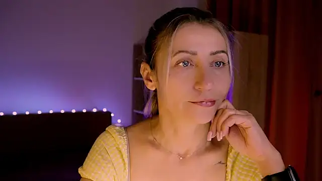 ZoeGrant online show from April 2026 06:02:01 PM