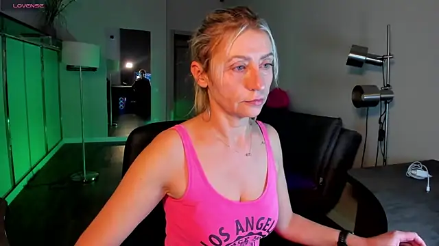 ZoeGrant online show from February 2026 09:45:02 PM