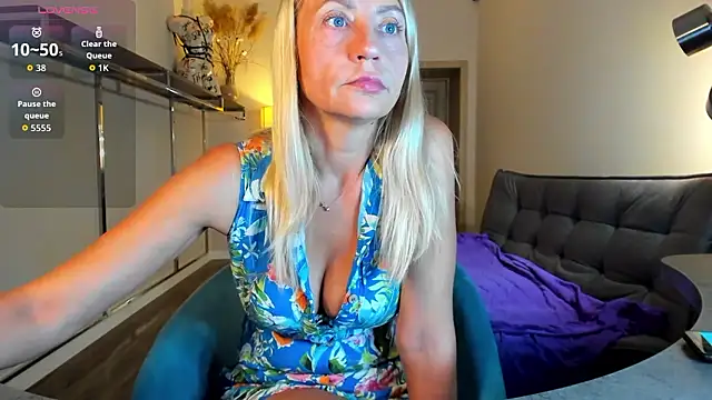 ZoeGrant online show from September 2025 07:57:01 PM