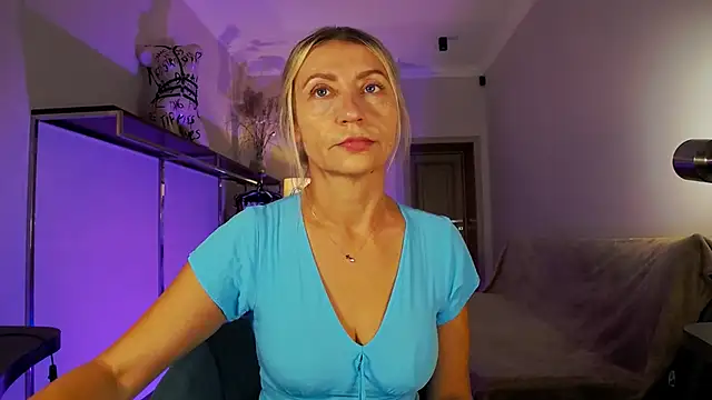 ZoeGrant online show from October 2025 05:36:02 PM