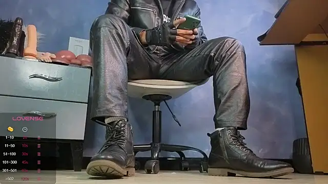 Snapshot of TomLover_12 chatting on February 2026 01:23:01 AM TomLover 12 online show from February 2026 01:23:01 AM