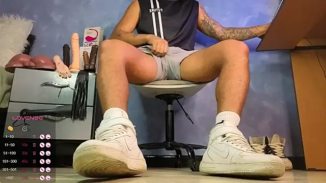 TomLover 12 online show from April 2026 01:37:01 PM