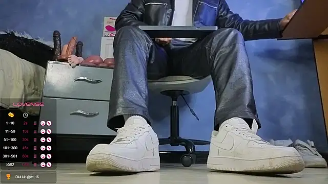 Snapshot of TomLover_12 chatting on February 2026 02:18:02 PM TomLover 12 online show from February 2026 02:18:02 PM