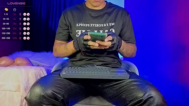 TomLover 12 online show from October 2025 11:28:01 PM