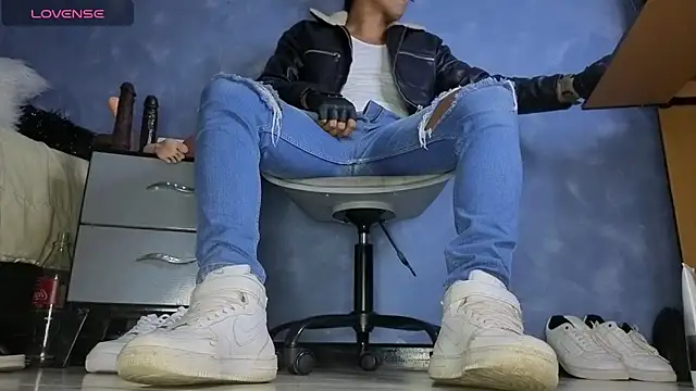 Snapshot of TomLover_12 chatting on February 2026 12:21:02 AM TomLover 12 online show from February 2026 12:21:02 AM