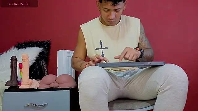 TomLover 12 online show from October 2025 10:41:02 PM