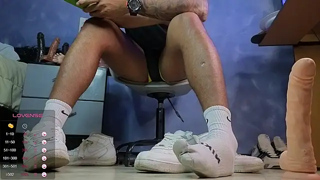 Snapshot of TomLover_12 chatting on February 2026 05:18:02 AM TomLover 12 online show from February 2026 05:18:02 AM